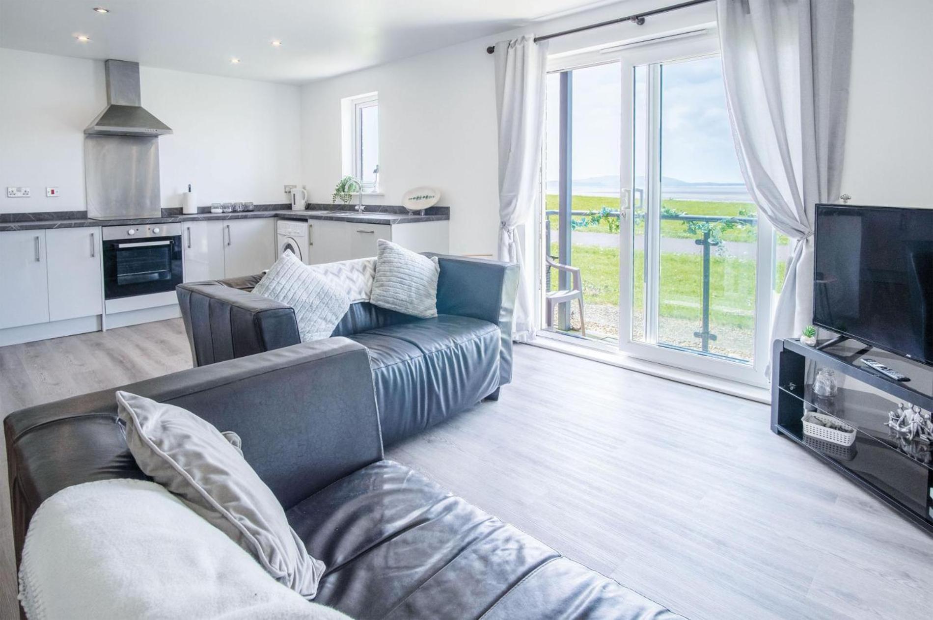 View - 2 Bedroom - Appartement Llanelli